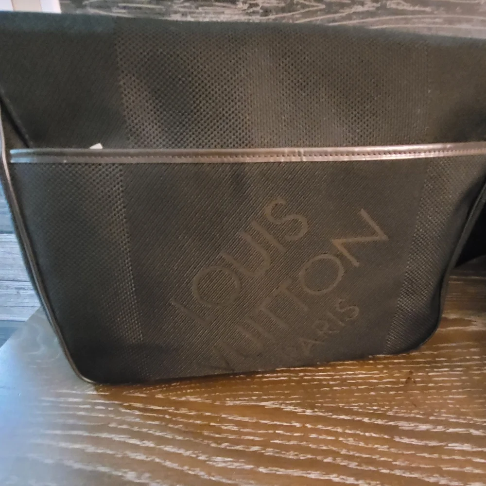 Louis Vuitton Messenger Bag Damier Black